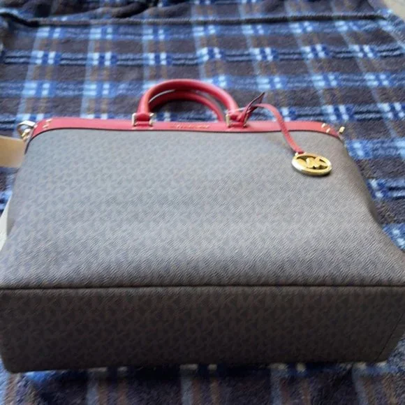 Michael Kors Travel Large NS Tote - Picture 3 of 16